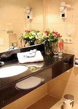 Acca International Hotel 3*
